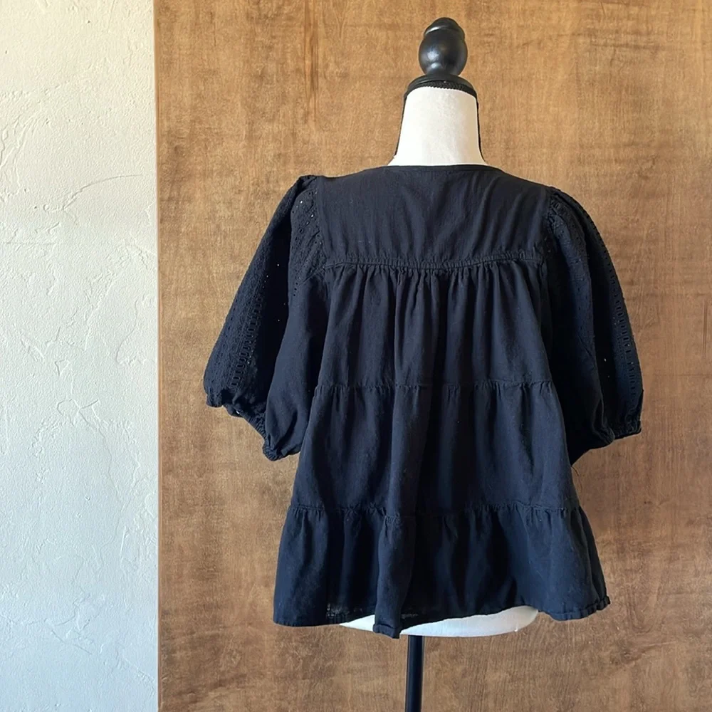Old Navy black Eyelet Peasant Blouse